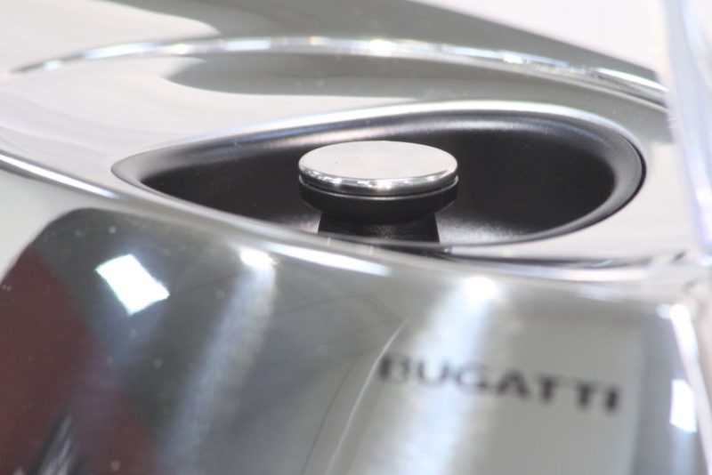 Czajnik elektryczny Jacqueline srebrny firmy Bugatti