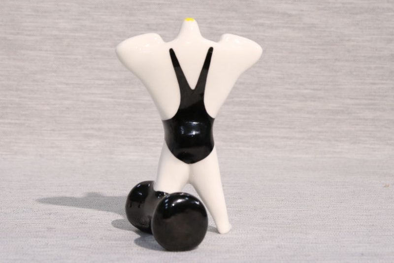 Figurka porcelanowa SIŁACZ w czarnym stroju AS Ćmielów