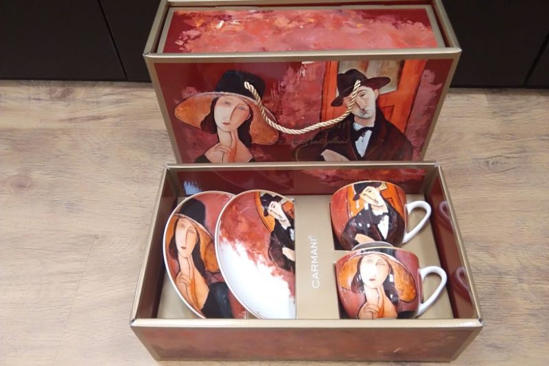 Modigliani Kobieta w kapeluszu i Mario Varvogli zestaw 2 filiżanek 225 ml w opakowaniu (2)