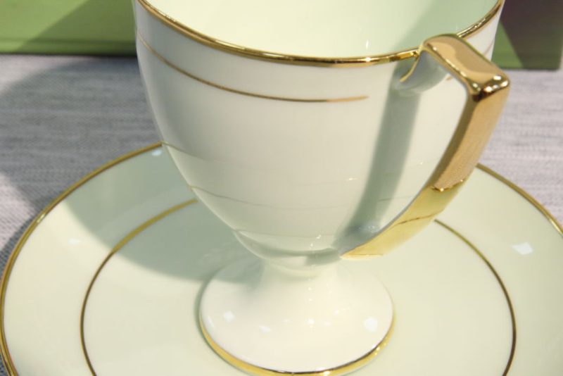 Szmaragdowa filiżanka do kawy Pola ze złotą dekoracją
