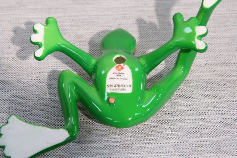 Figurka porcelanowa Żaba z długą nogą zielona AS Ćmielów