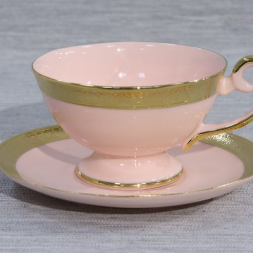 Filiżanka Prometeusz do herbaty z różowej porcelany