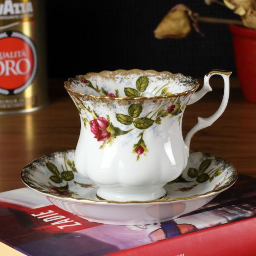 Filiżanka Iwona B013 o pojemności 220 ml ze spodkiem Chodzież