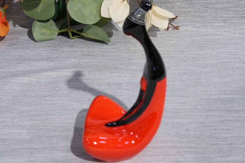 Figurka porcelanowa Sudanka AS Ćmielów – czerwona