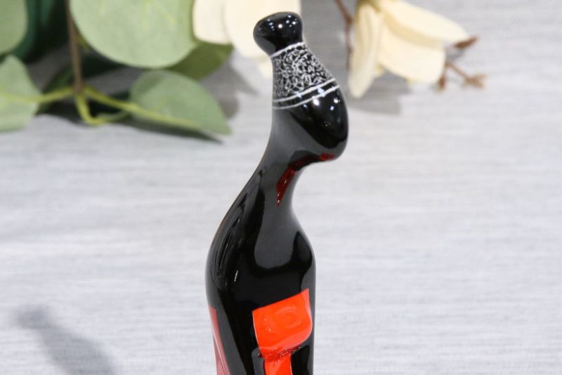 Figurka porcelanowa Sudanka AS Ćmielów – czerwona
